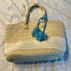 Straw bag with tassel